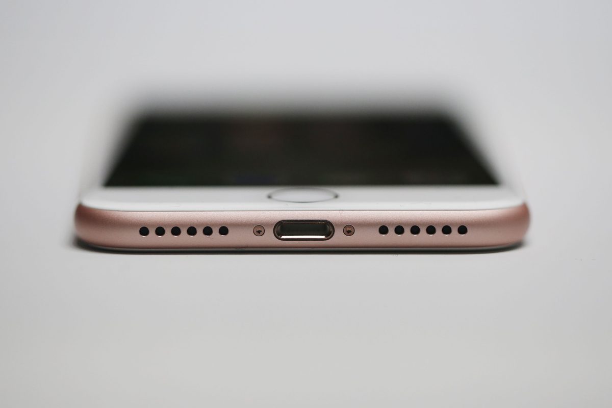 iPhone 7 kills the headphone jack